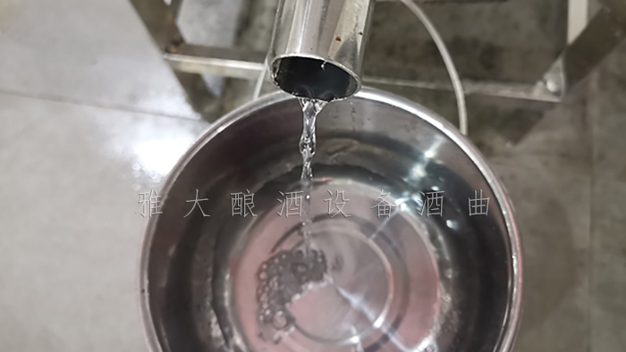 12.16小型白酒釀酒設(shè)備接酒