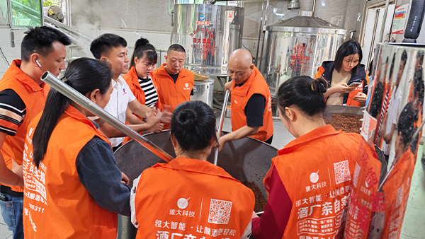 用小型酒廠釀酒設(shè)備開酒坊，釀酒技術(shù)重要還是銷售能力重要？