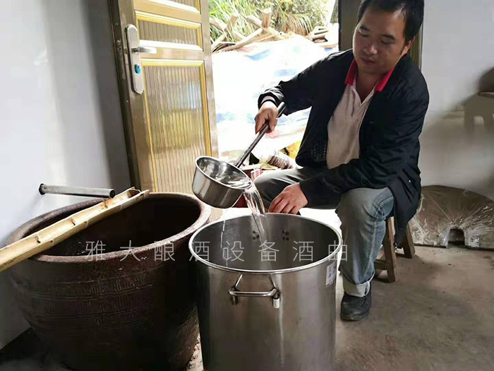 從廚師到釀酒師，用蒸餾釀酒設(shè)備釀出美酒，釀出紅火日子